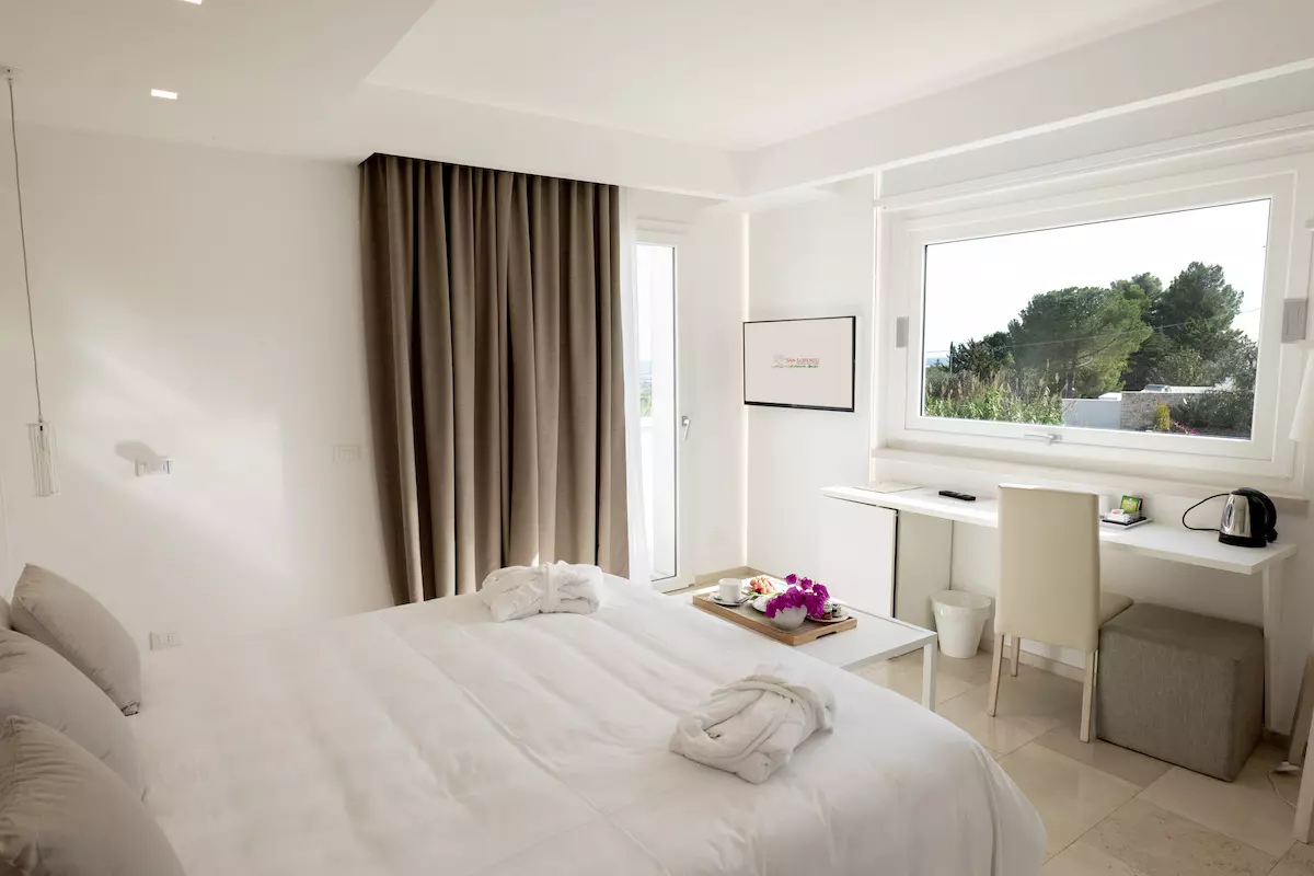 hotel-polignano-a-mare-classic-room-1