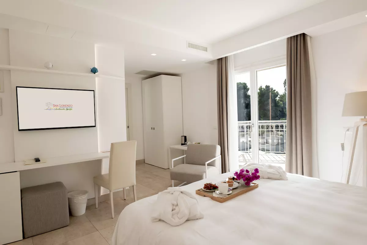 hotel-polignano-a-mare-deluxe-room-1